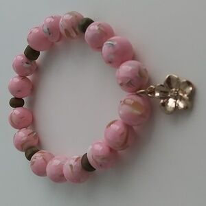 New. Pink Beaded Bracelet with Gold Flower Charm🌸